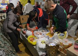 Солодкі привітання з Великоднем в зону АТО