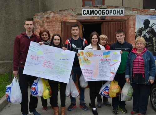 Солодкі привітання з Великоднем в зону АТО