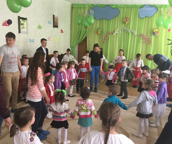 Веселі хороводи