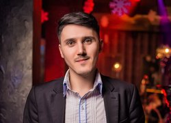 Член журі  фестивалю по вокалу Олександр Кравцов
