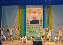 Нивка на сцені міського БК