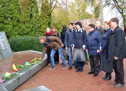 Ми подвиг пам’ятаємо і в серці бережемо
