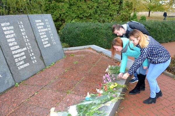 Ми подвиг пам’ятаємо і в серці бережемо