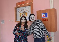 Гумор — це рятівне коло на хвилях життя.