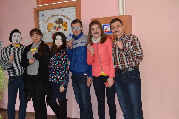 Гумор — це рятівне коло на хвилях життя.