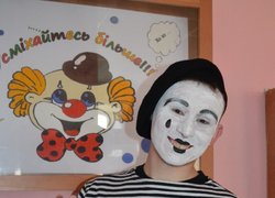Гумор — це рятівне коло на хвилях життя.