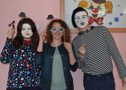 Гумор — це рятівне коло на хвилях життя.