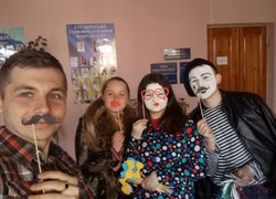 Гумор — це рятівне коло на хвилях життя.