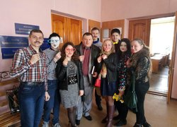 Гумор — це рятівне коло на хвилях життя.