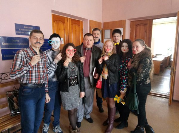 Гумор — це рятівне коло на хвилях життя.