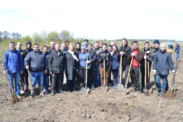 Новому яблуневому саду УНУС  цвісти!