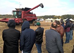 Комбайн AXIAL FLOW 6140 з жаткою для збирання кукурудзи