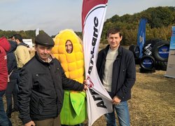 Ст. викладач Руслан Оляднічук з головним менеджером АГРОАЛЬЯНС-Умань Анатолієм  Гуцаленком