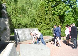 Схилімо голову перед пам’яттю полеглих!