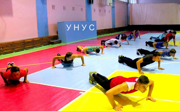 Флешмоб з віджимання в УНУС