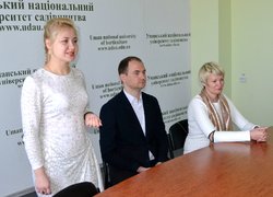 Олена Кудрявцева – директор Молодіжного ресурсного центру,  Володимир Панченко -  заступник директора Молодіжного ресурсного центру,  Наталія Вдовиченко – начальник відділу у справах сім’ї та молоді Уманської міської ради