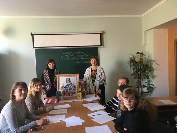 Нас єднає наша мова