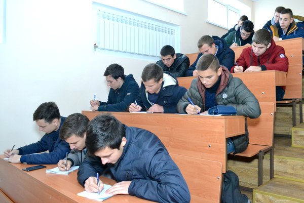 Нас єднає наша мова