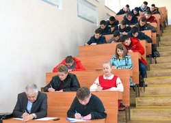 Нас єднає наша мова