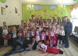 Єднання із дитячими сердечками