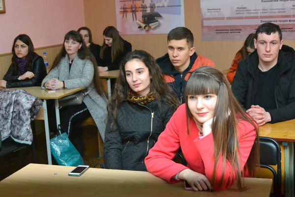 Мораторій на продаж земель сільськогосподарського призначення: за і проти