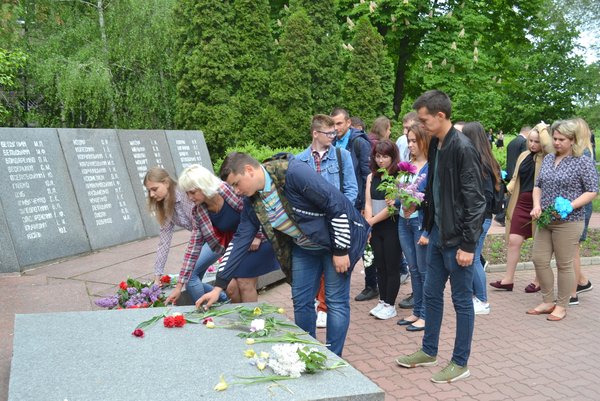 Схилімо голову перед пам’яттю Героїв!