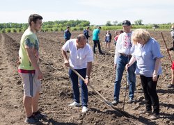 В Уманському НУС заклали сучасний інтенсивний сад