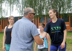 За друге мiсце нагоджуeтся Яна Петренко в метанні молота з результатом 49м 80см