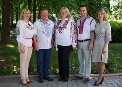 Нас єднає вишиванка
