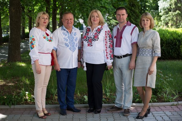 Нас єднає вишиванка