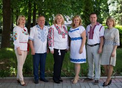 Нас єднає вишиванка