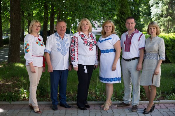 Нас єднає вишиванка