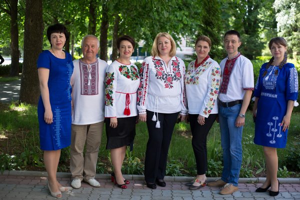 Нас єднає вишиванка