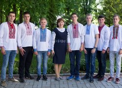 Нас єднає вишиванка