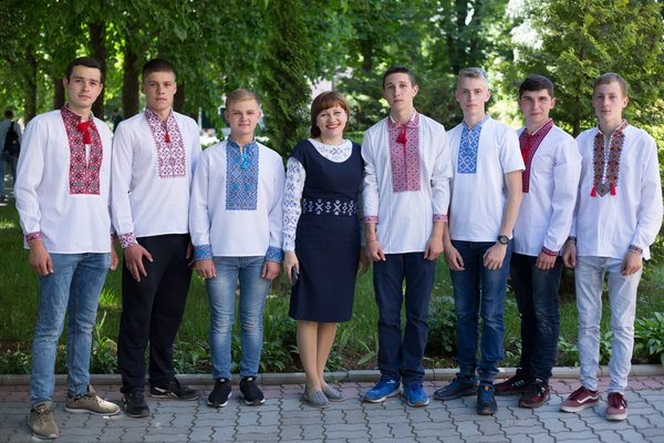 Нас єднає вишиванка