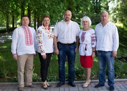 Нас єднає вишиванка