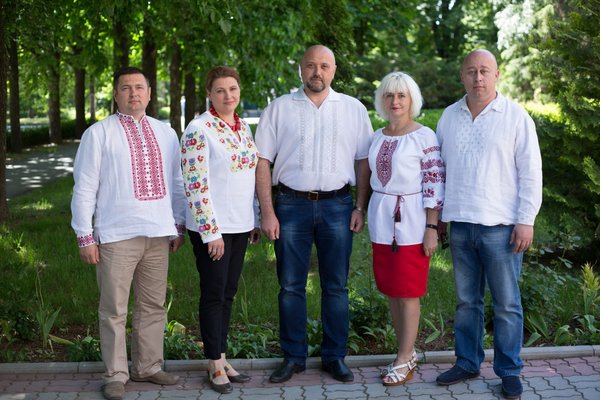 Нас єднає вишиванка