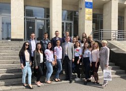 Заступник Міністра молоді та спорту Олександр Ярема   з випускникам «Академії молодого лідера» м. Умань