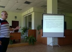 доповідає аспірант Дмитро Філіпов