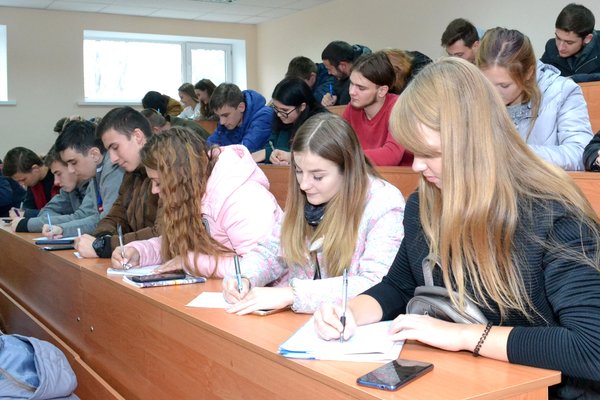Нас мовою єднає любов до України