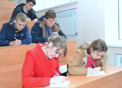 Нас мовою єднає любов до України