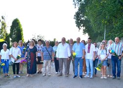 З вірою у переможне вільне майбутнє України