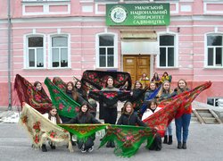 Українська хустка – оберіг на всі часи