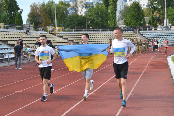 Колектив Уманського НУС взяв участь у забігу «Шаную воїнів, біжу за Героїв України» 
