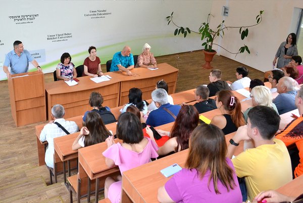Першокурсники знайомляться з організацією освітнього процесу в Уманському національному університеті садівництва