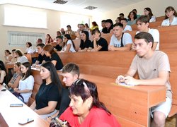 Першокурсники знайомляться з організацією освітнього процесу в Уманському національному університеті садівництва