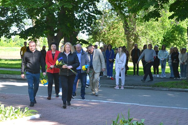 8 травня — День пам’яті та примирення в Україні.