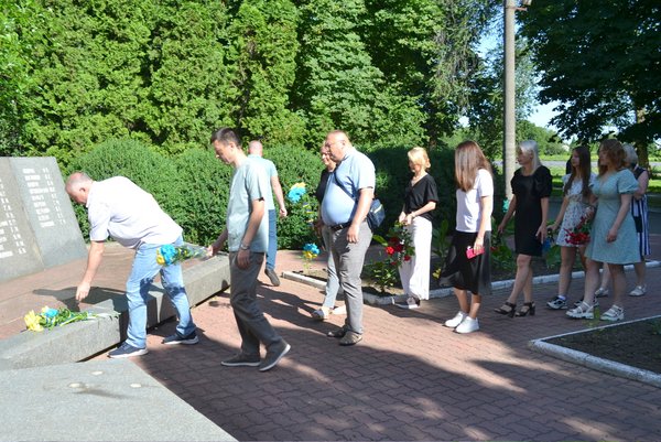 День скорботи і вшанування пам'яті жертв війни в Україні