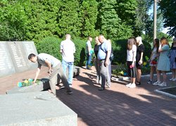 День скорботи і вшанування пам'яті жертв війни в Україні
