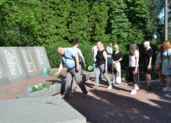 День скорботи і вшанування пам'яті жертв війни в Україні